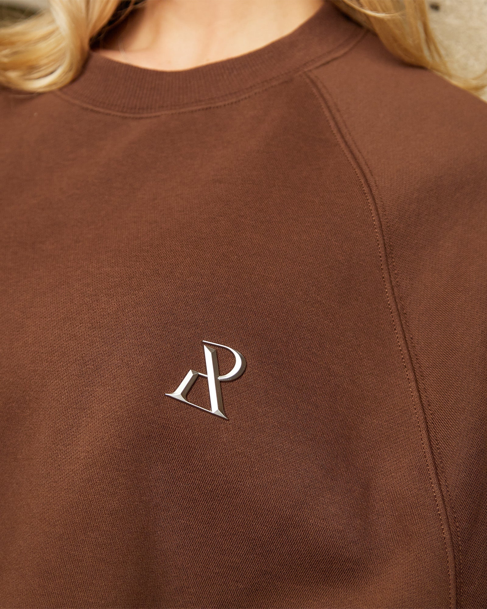 RADIANT CREWNECK MOCHA - Image 4